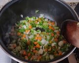 Foto del paso 2 de la receta Arroz con verduras y gambas al curry (para enfermos renales)