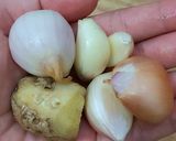 Hình bước làm 1 của món Cá thu ngừ kho gừng, hành, tỏi