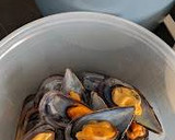 Foto del paso 2 de la receta: Espaguetis con mejillones y albahaca
