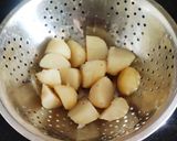 A picture of step 2 of Aloo palak.