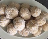A picture of step 5 of Lemon balls.