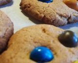 Une image de l'étape 1 de Cookies aux M&M'S et beurre de cacahuètes.