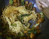 Foto langkah ke 5 dari resep Spaghetti Goreng Jawa.