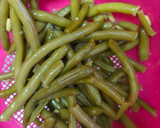 Foto del paso 2 de la receta: Judías verdes en chauchas muy finas salteadas con cebolla en aceite de oliva virgen extra 🫛🧅🫒