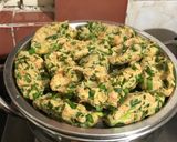 A picture of step 4 of Methi palak muthiya dhokla.