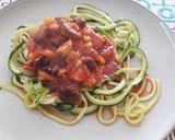 Foto del paso 6 de la receta: Tallarines de Zapallo Italiano con salsa de tomate