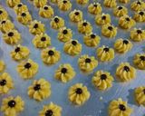 Foto langkah ke 3 dari resep Kue Semprit Susu Keju Renyah Gurih Enak.