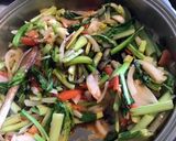 Une image de l'étape 7 de Choy sum sauté oignon ail et tomates.