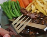 Foto langkah ke 2 dari resep Steak saus lada hitam (super simple).