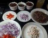 Foto del paso 2 de la receta: Frejoles Negros con Saltado Carne de Res a lo Carmelita