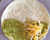 Foto del paso 3 de la receta: Wrap con pollo frito a la barbacoa y guacamole