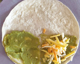 Foto del paso 3 de la receta: Wrap con pollo frito a la barbacoa y guacamole