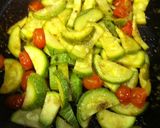 Foto del paso 3 de la receta: Tacos de calabacitas con jitomatitos cherry