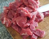 Foto del paso 1 de la receta: Empanadas de carne cortada a cuchillo al vino tinto