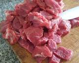 Foto del paso 1 de la receta: Empanadas de carne cortada a cuchillo al vino tinto