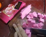 Foto langkah ke 1 dari resep Cornflakes Strawberry Praline.
