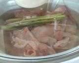 Foto langkah ke 1 dari resep Sop Ayam Kampung Pakai Slow Cooker, Gurih Nikmat dan Sehat.
