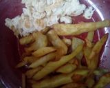 A picture of step 6 of Scrambled eggs and fries.