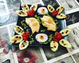 Foto del paso 4 de la receta Pechuga de pollo a la plancha con flores de pepino e hilos de puré de guisantes
