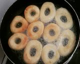 Hình bước làm 7 của món Bánh Donut (Donut cake)