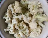 A picture of step 1 of Cauliflower Dry Manchurian.
