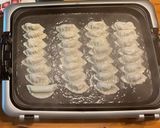 A picture of step 3 of Gyoza (japanese dumplings).