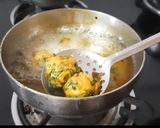 A picture of step 4 of Methi muthiya.