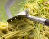 Foto langkah ke 6 dari resep Spaghetti Matcha Cheese Mushroom with Chicken Katsu.