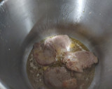 Foto del paso 3 de la receta: Lomo de cabeza de cerdo, con huevos rellenos, olla express