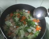 Foto langkah ke 4 dari resep Sayur Sop Bakso Telur Puyuh.
