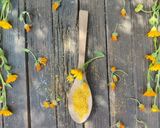 Foto del passaggio 4 della ricetta Polvere di petali di calendula