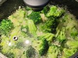 Brócoli al curry con garbanzos y leche de avena