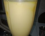 A picture of step 2 of Mango shake.