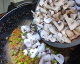 ढावा स्टाइल मटर मशरुम (Dhaba style matar mushroom recipe in Hindi) रेसिपी चरण 5 फोटो