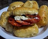 Foto del paso 2 de la receta: PAN BLANDITO De Cebolla con Chorizo Español y Queso Crema...!