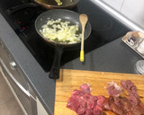 Foto del paso 1 de la receta: Asadura de cordero encebollada
