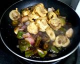 A picture of step 7 of Chilli Mushroom.