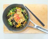 Foto langkah ke 3 dari resep Mie goreng panci.