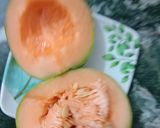 A picture of step 1 of Muskmelon smoothie.