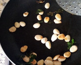 Foto del paso 5 de la receta: Trucha en salsa de almendras y naranja