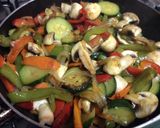 Foto del paso 2 de la receta: Salteado de tofu con verduras y hongos - receta vegana