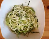 Cukkinispagetti tejszínes csirkemellel recept fázis 6 fotója