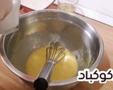 صورة لخطوة 1 من وصفة كيك الاسفنجي العملاق ببيضتين فقط في 5 دقائق وصفة حصرية