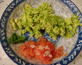 Foto del paso 5 de la receta: Aguacates rellenos de Guacamole y cherrys asados