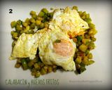 Foto del paso 2 de la receta Calabacin con huevos fritos y atún