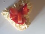 Cuori di millefoglie con crema chantilly e fragole vegan