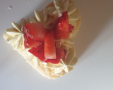 Foto del passaggio 8 della ricetta Cuori di millefoglie con crema chantilly e fragole vegan