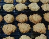 Foto langkah ke 7 dari resep Vanilla corn flakes cheese cookies.