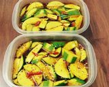 Hình bước làm 1 của món Xoài keo ngâm Mắm Đường
