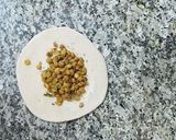 A picture of step 4 of Chana dal parantha.